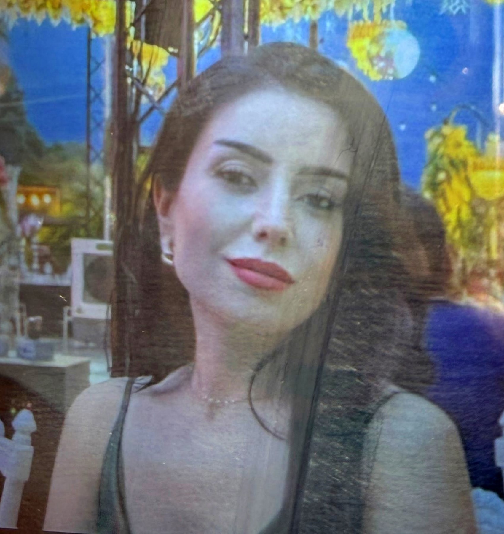 Boşanma aşamasındaki eşini kızının yanında uyurken öldürmüş
