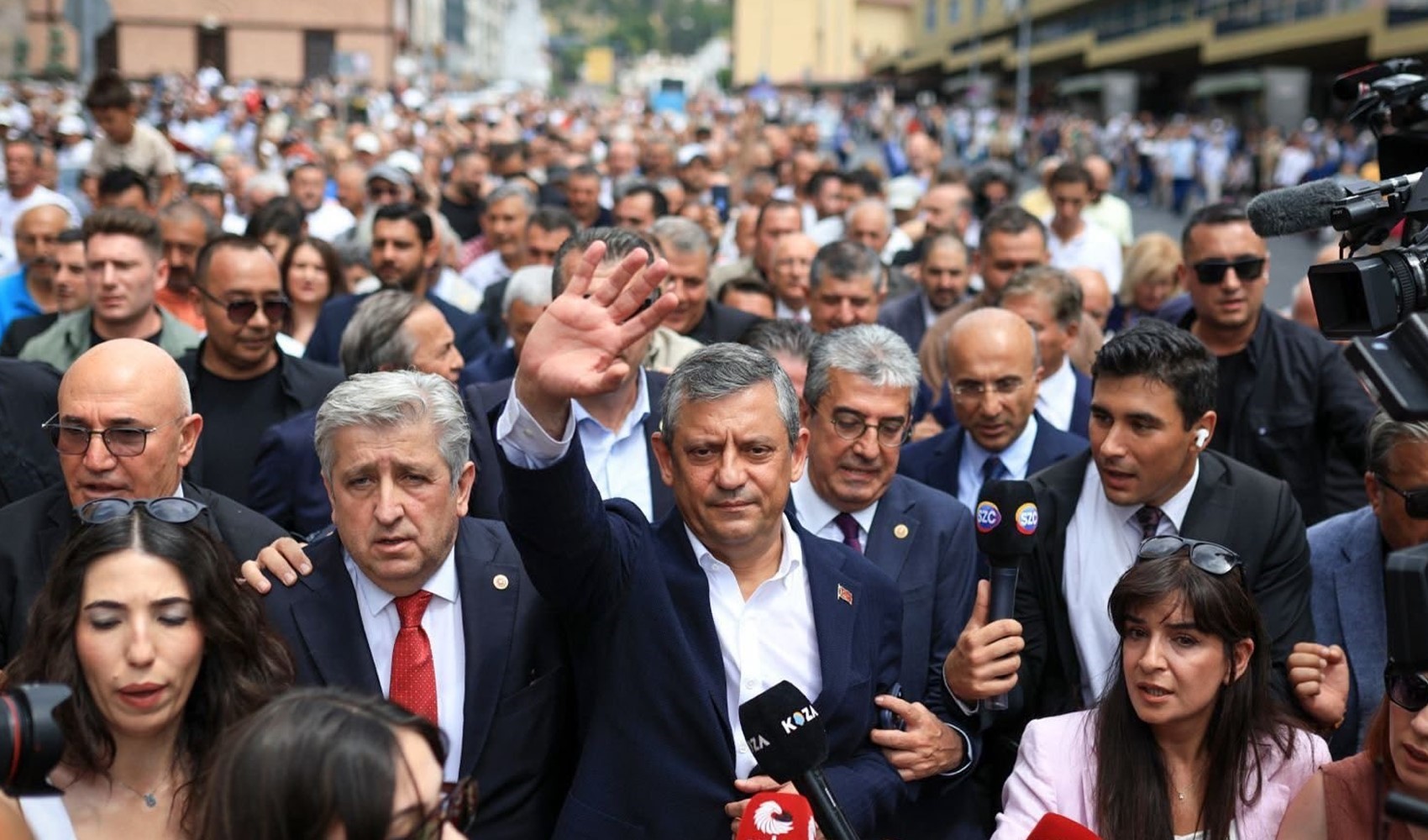 YENİ Parti'den CHP'yi sarsacak transfer iddiası: 200'e yakın belediye başkanı...