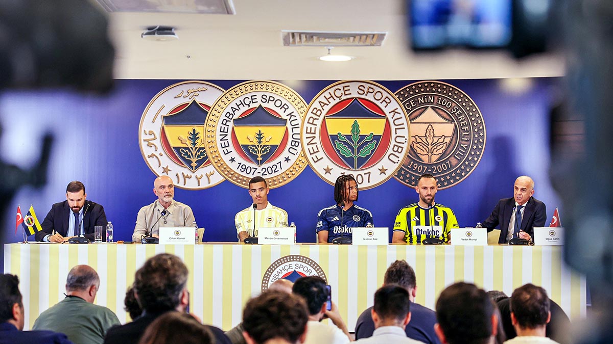 Yeni transferlerimiz Mason Greenwood, Nathan Aké ve Vedat Muriqi için imza töreni düzenlendi - Fenerbahçe Spor Kulübü