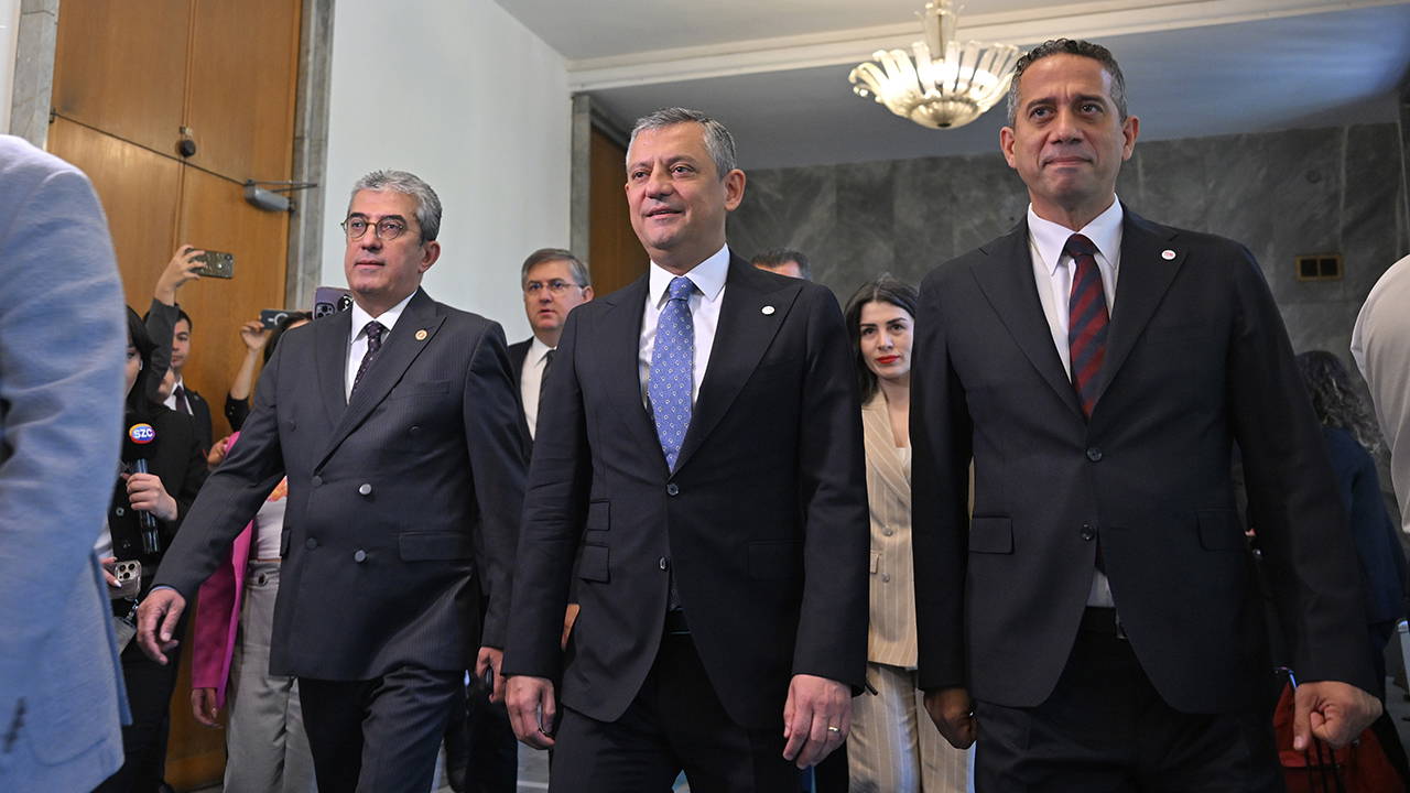 YENİ Parti'den ilk kapalı grup toplantısı... Özgür Özel'den 'sorumluluk' vurgusu: 'Milletimizin ihtiyacıydı'