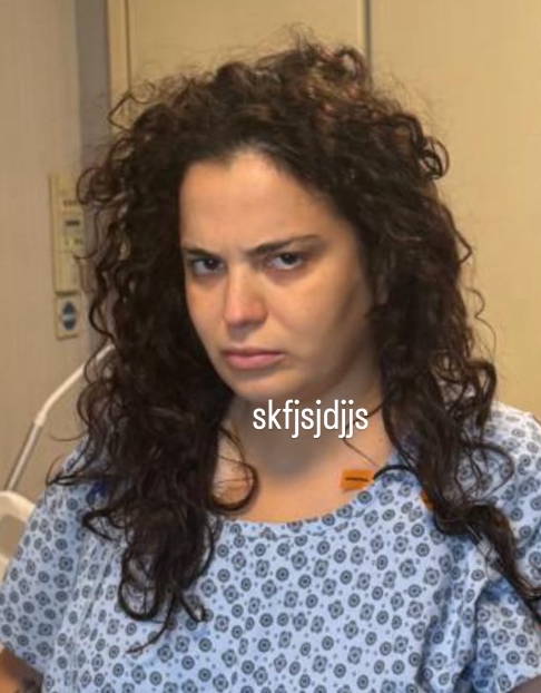Aslı Bekiroğlu’nun hastane odasında esprili ifadeyle paylaşılan yakın plan fotoğrafı.