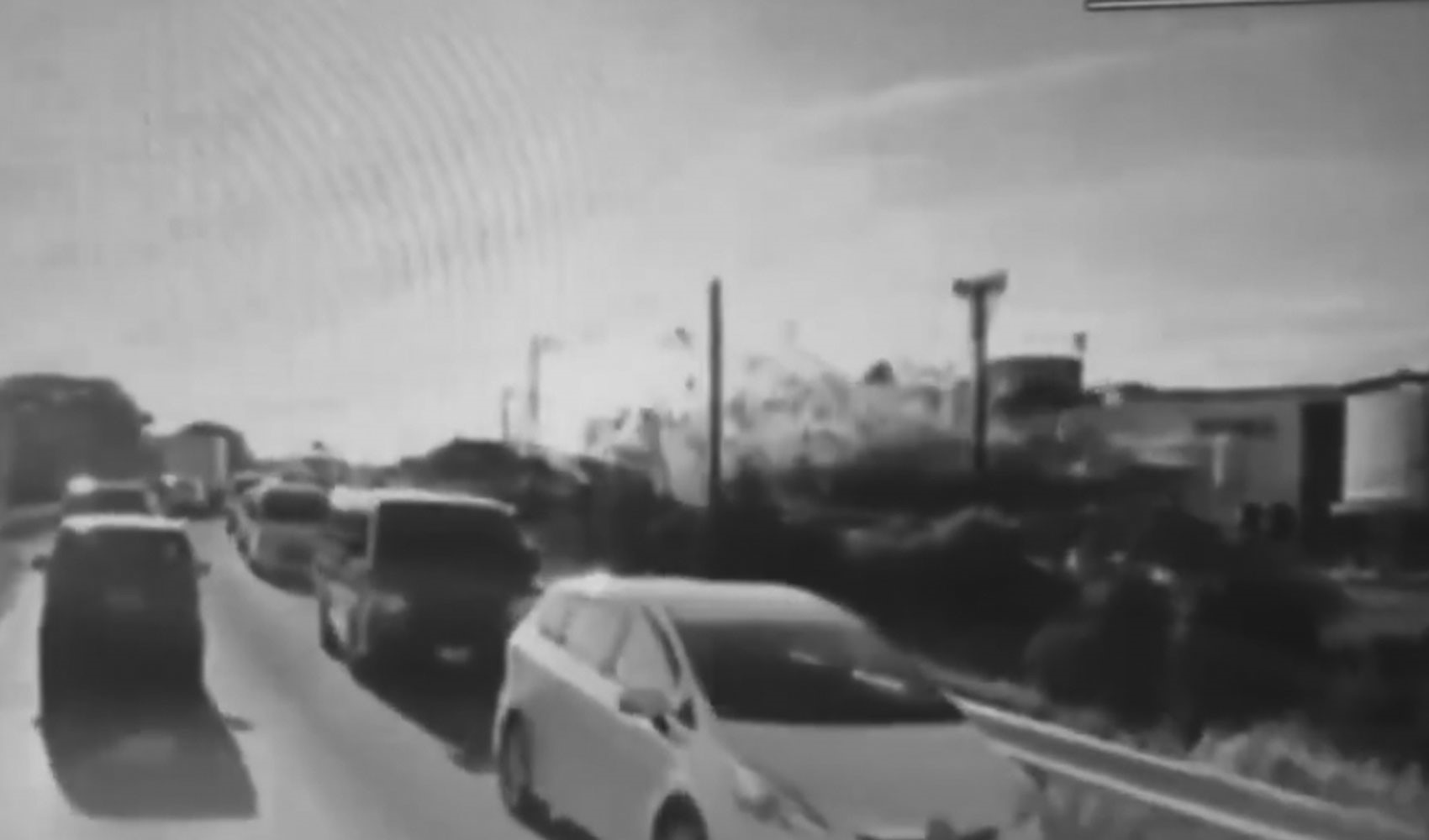 L'esplosione in un centro commerciale in Giappone ripresa dalla telecamera di un'auto