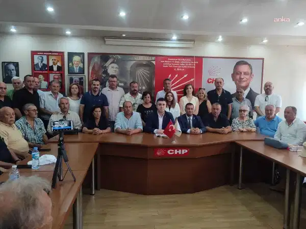 CHP Keşan İlçe Örgütü üyelerinin parti binasındaki toplantısından görüntü.