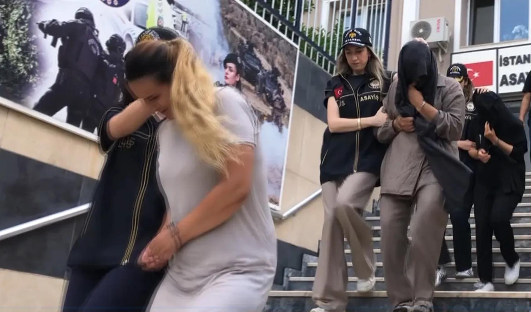 İstanbul’da evlerden hırsızlık operasyonu: 3 kadın takside yakalandı, 1 milyon liralık ziynet eşyası ele geçirildi