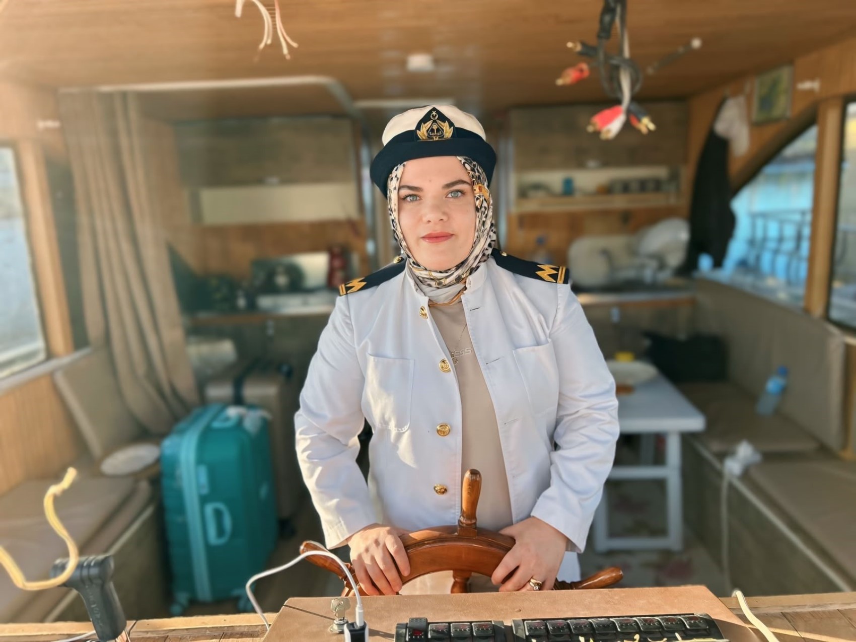 Van Gölü'nün ilk kadın kaptanı