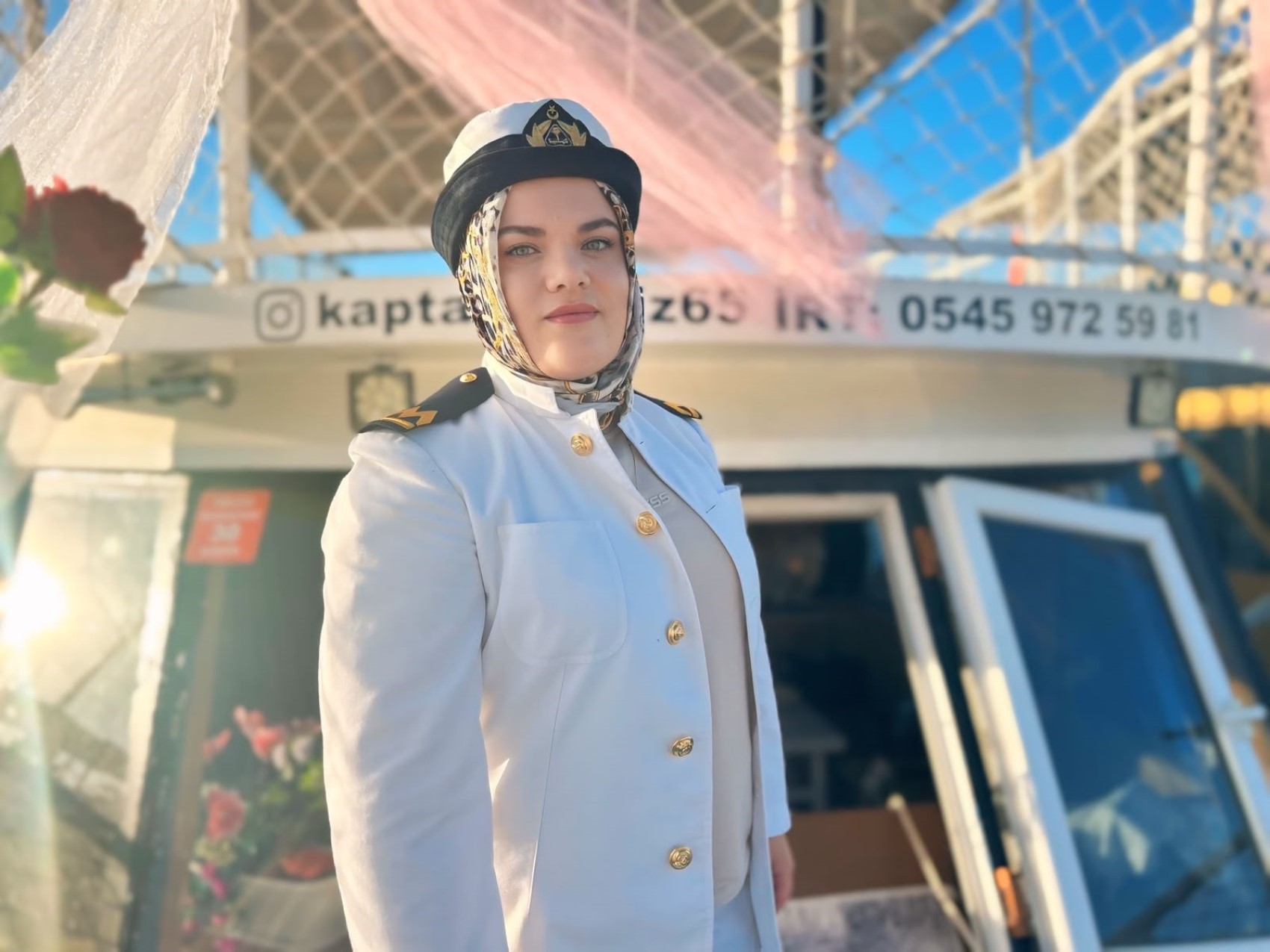 Van Gölü'nün ilk kadın kaptanı