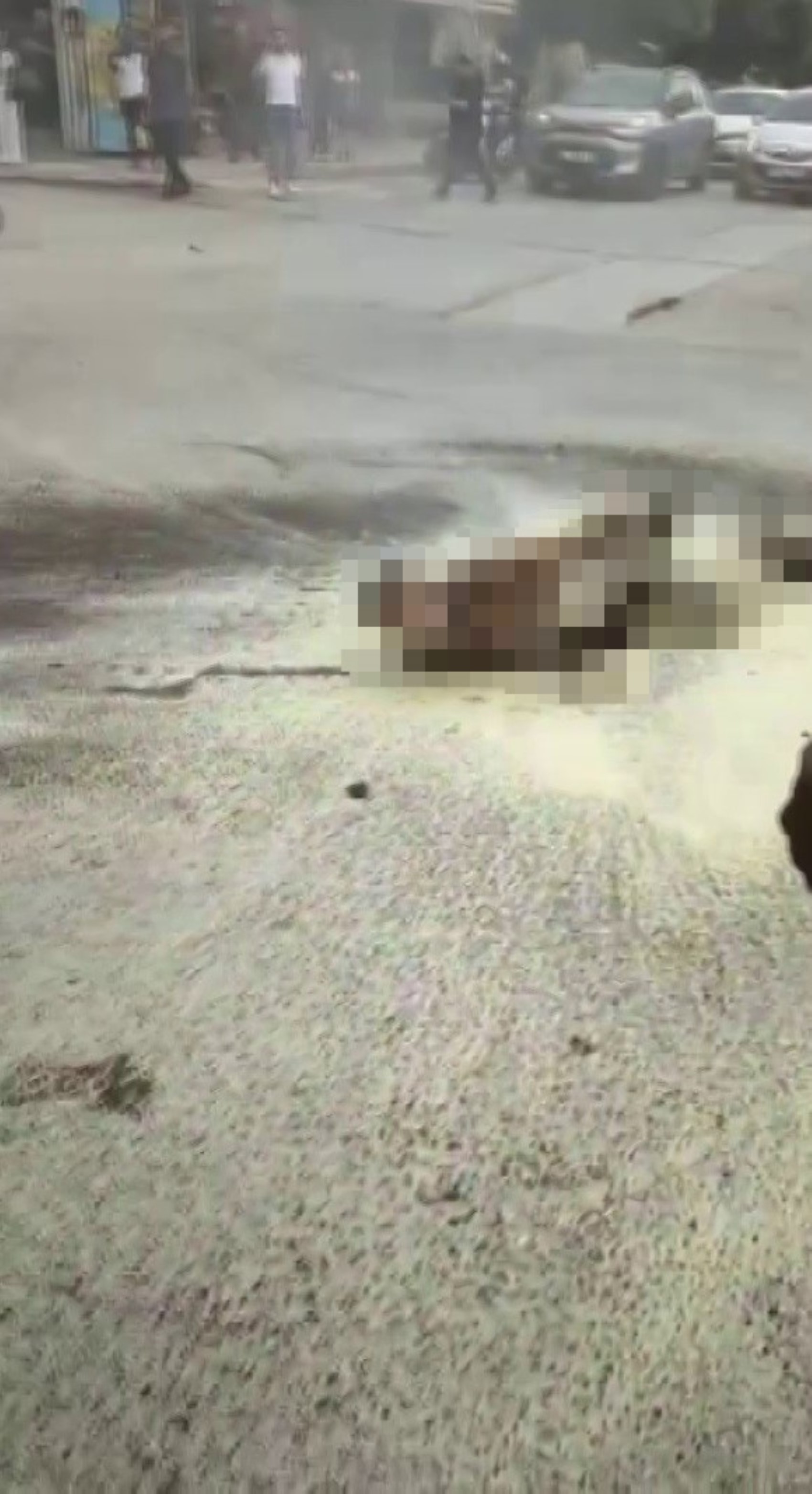 Zihinsel engelli şahıs üzerine benzin döküp kendini yaktı: Korku dolu anlar
