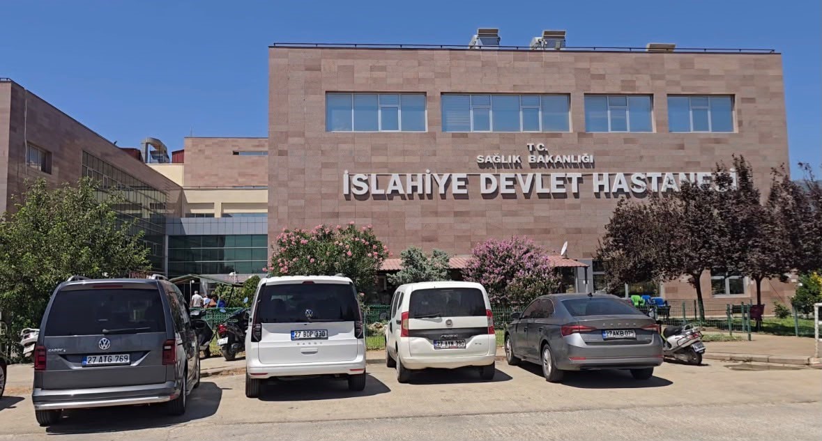 İslahiye Devlet Hastanesi binasının dış görünümü.