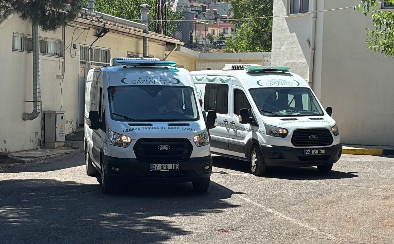 Gaziantep’te cenaze taşıma araçları.