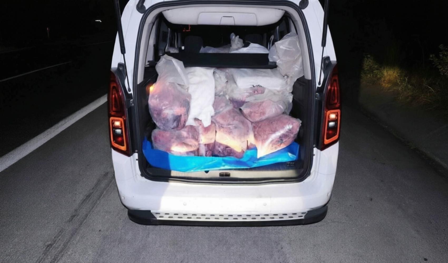 Mersin’de yol kontrolünde 877 kilogram kaçak sakatat ele geçirildi