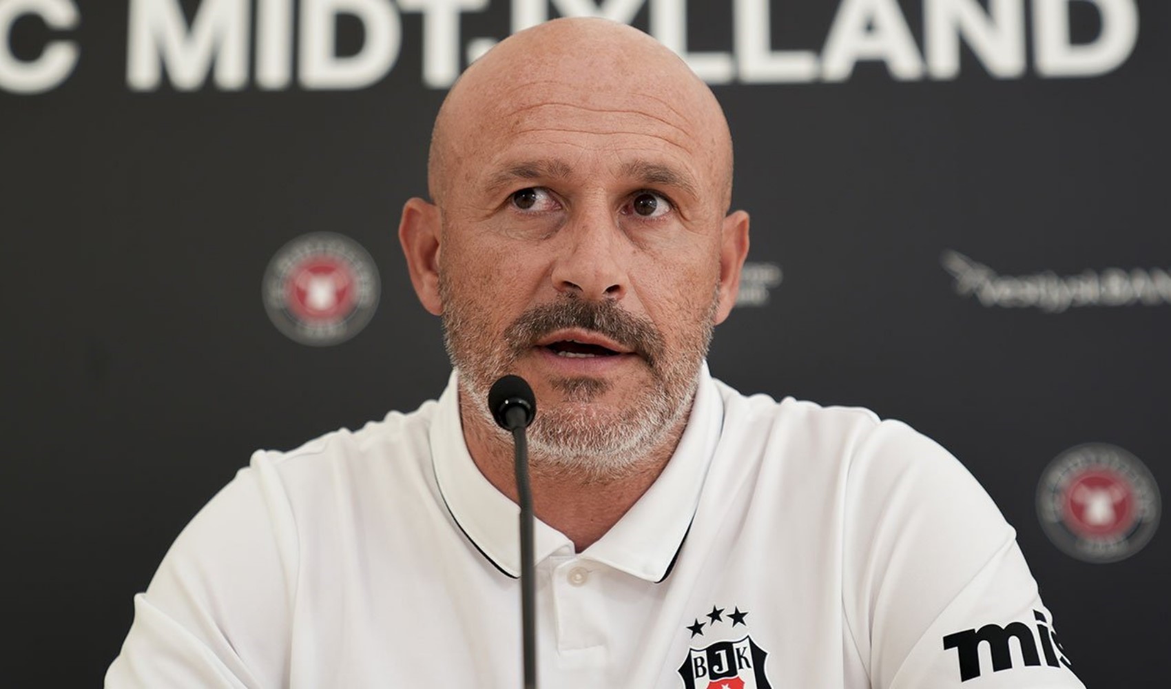 Vincenzo Italiano’dan Beşiktaş ve transfer sözleri: Salah askıda, Trossard ağustos başında geliyor