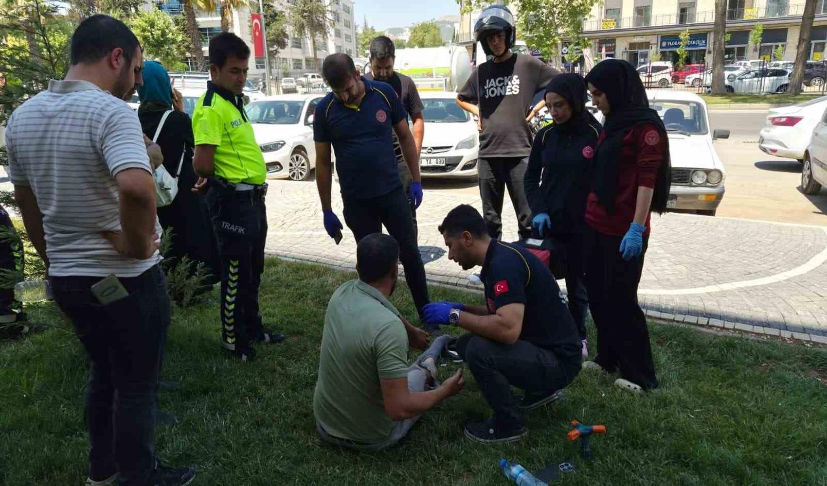 Adıyaman’da çarpışmayı önlemek isteyen motosiklet sürücüsü devrilerek yaralandı