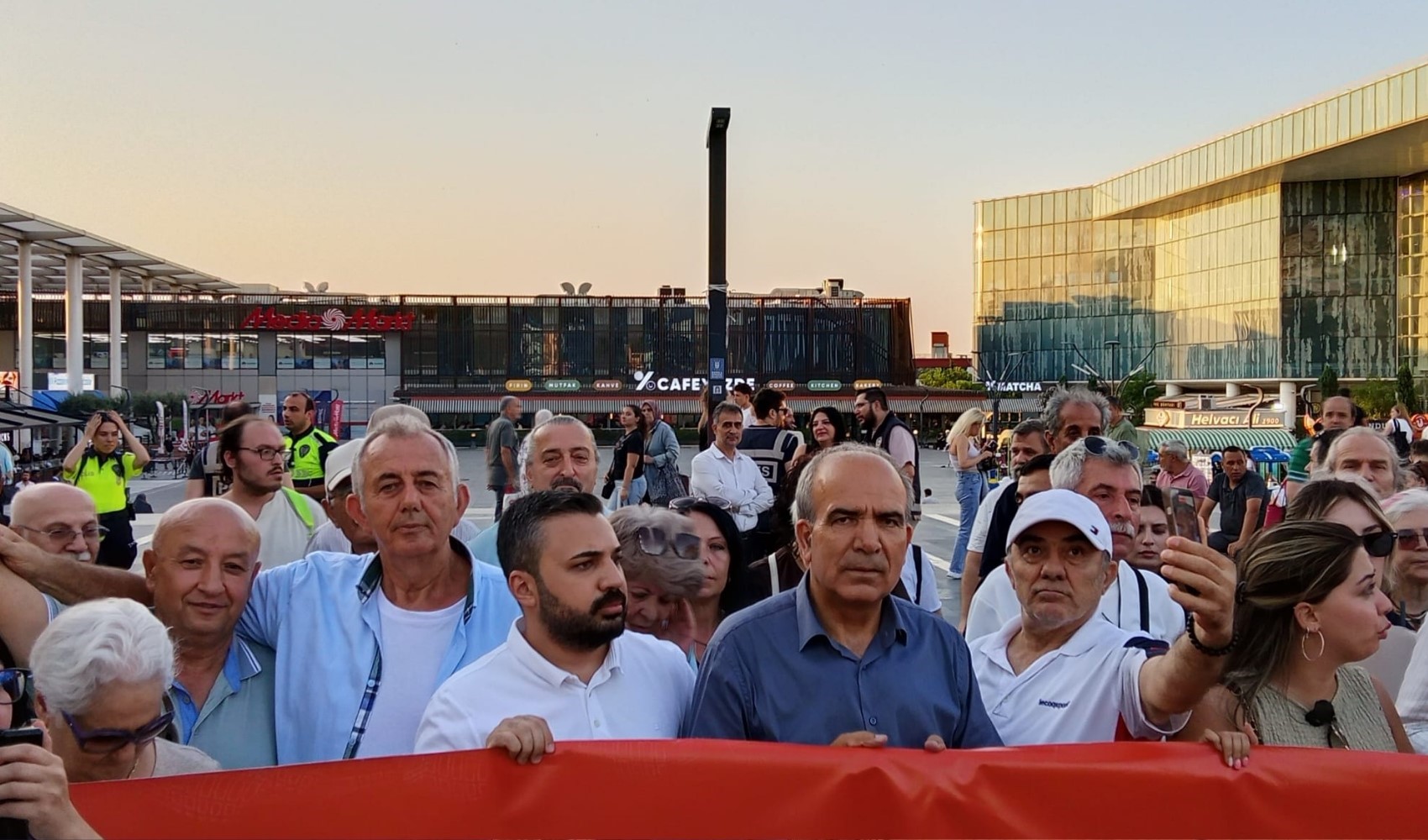 Osmangazi İlçe Başkanı Raşit Gürbüz görevden alınmıştı: Karar oğlunun düğününde gelmiş