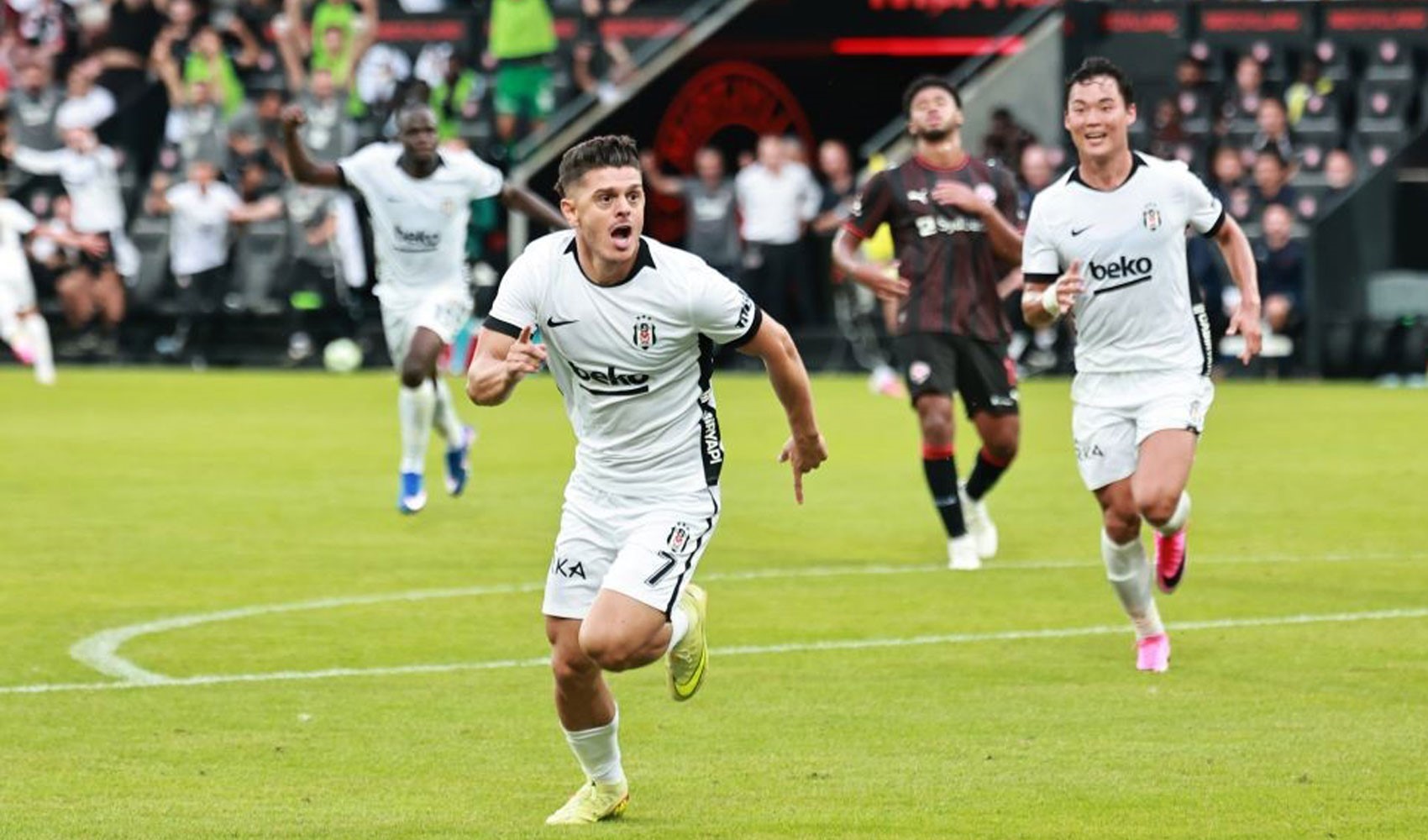 Beşiktaş Danimarka ekibi Midtjylland'ı eledi