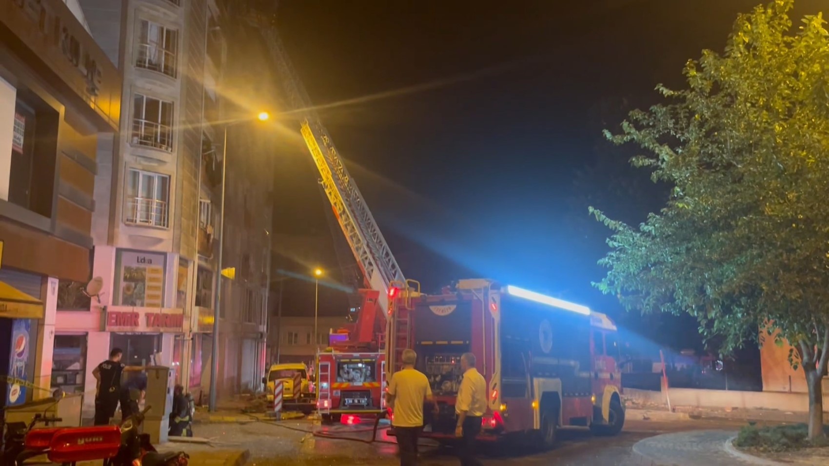Apartmanın en üst katında doğal gaz kaynaklı facia: 2 ölü, 5 yaralı