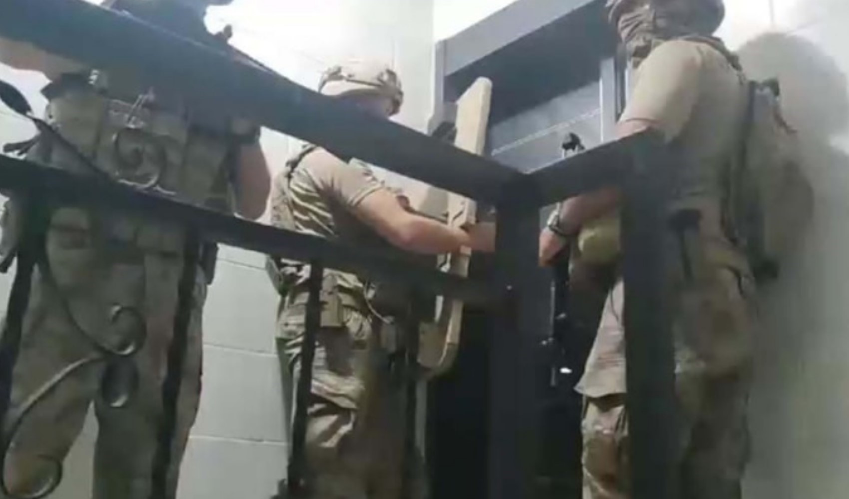 NATO zirvesi öncesi bu kez de İzmir'de operasyon