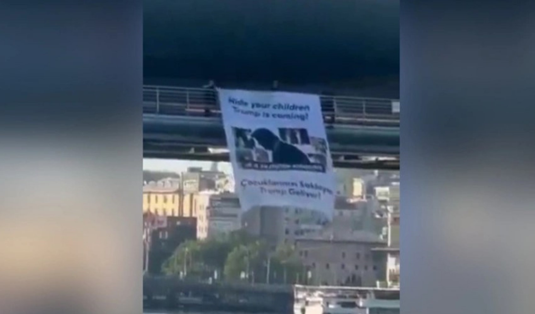 Trump'a NATO Zirvesi öncesi Haliç'te pankartlı protesto!