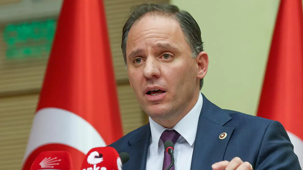 CHP Zonguldak Milletvekili Deniz Yavuzyılmaz basın toplantısında konuşuyor.