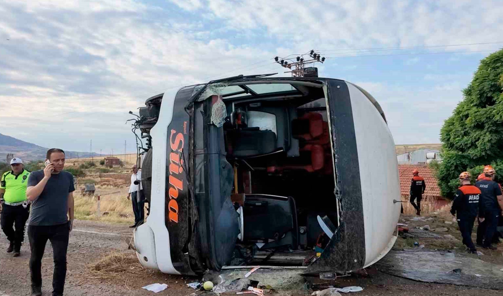 Son Dakika: Tekirdağ-Kayseri seferini yapan otobüs Kırıkkale'de devrildi! 3'ü ağır 41 yaralı