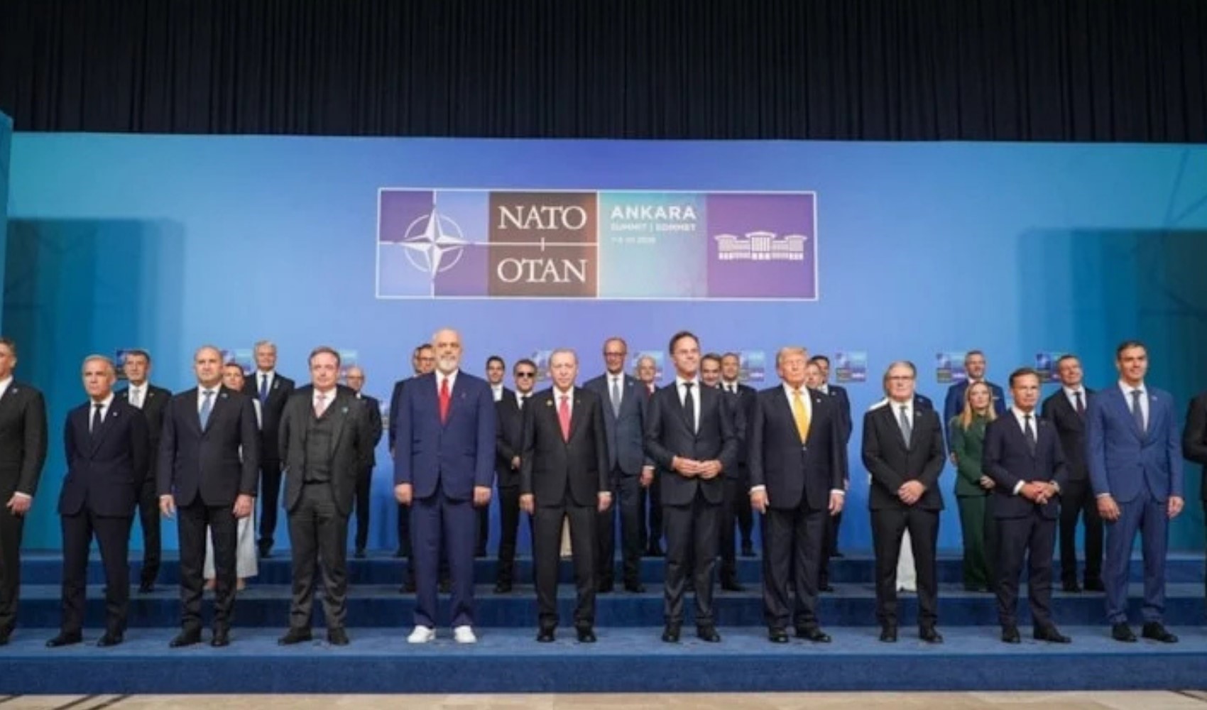 Ankara'da zirvenin en dikkat çeken karesi: NATO liderleri aynı fotoğraf karesinde buluştu