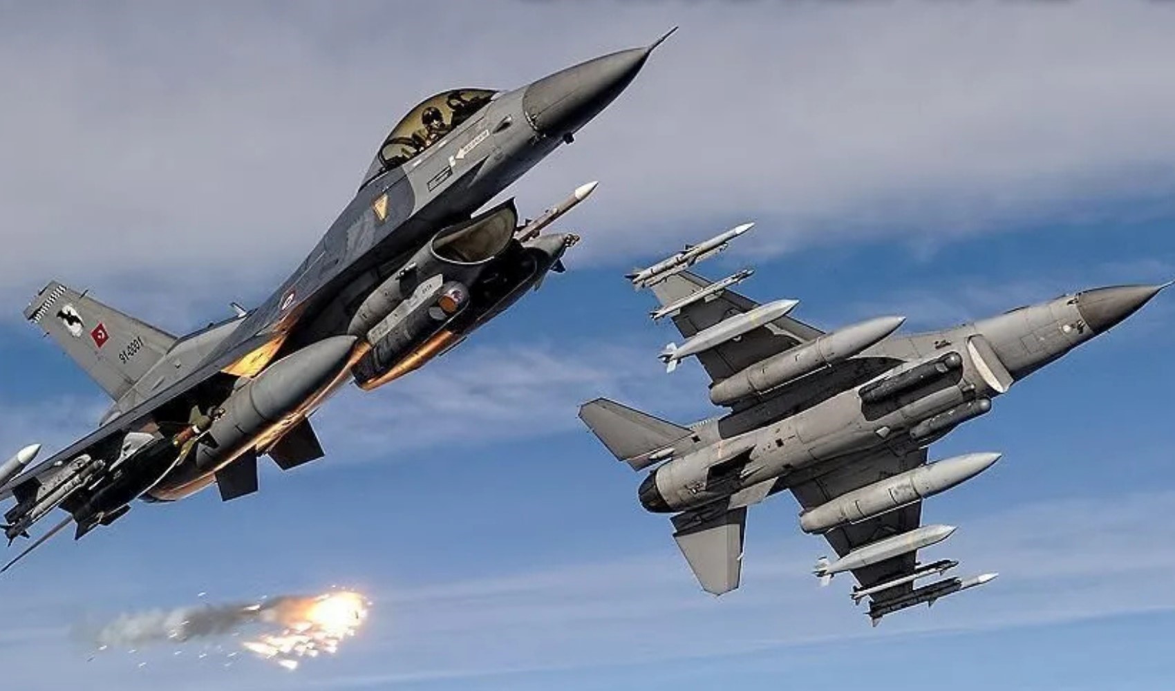 Korkutan anlar: F-16 savaş uçağı acil iniş yaptı