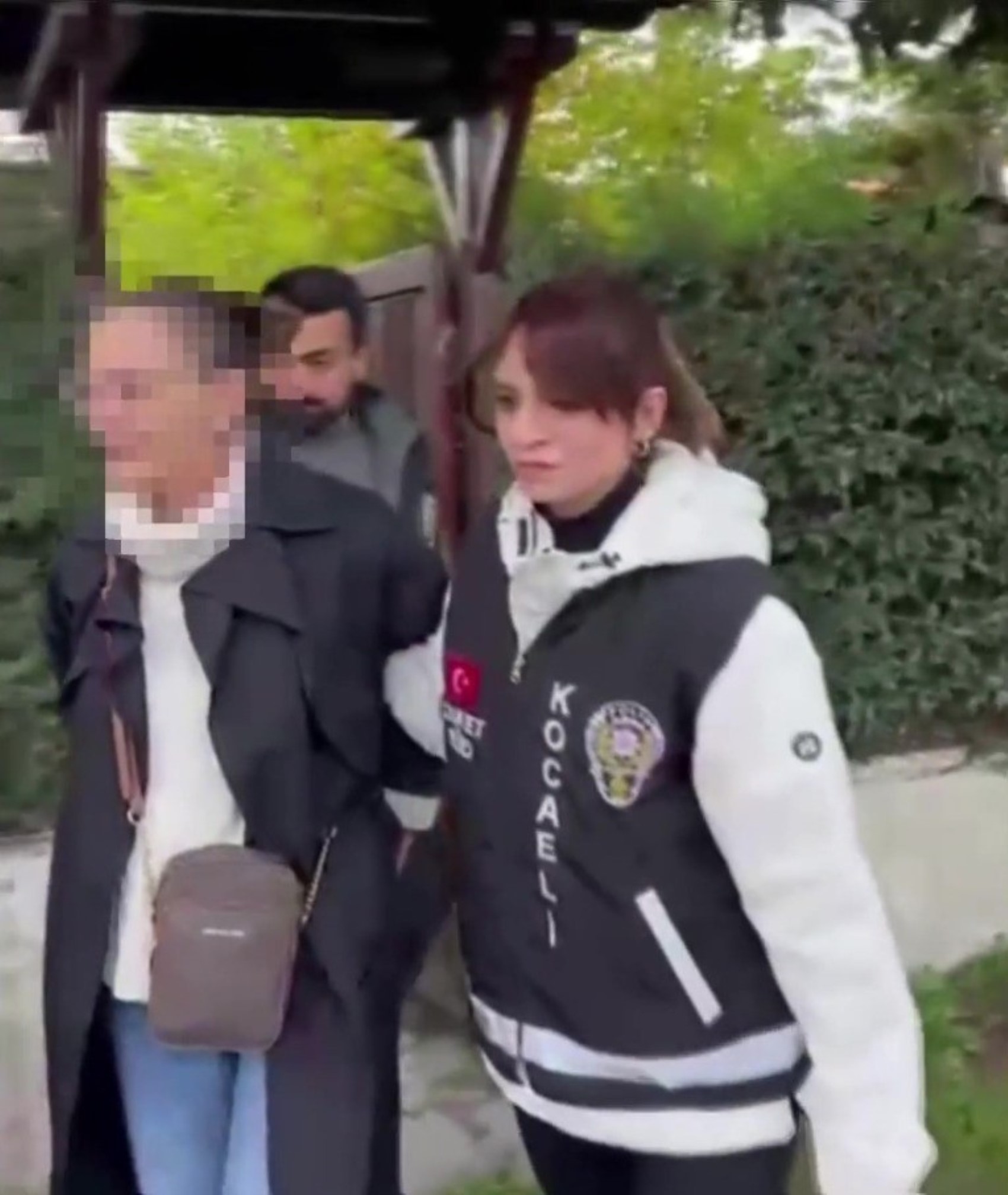 Aveva gettato nella spazzatura il neonato partorito 19 anni fa: in tribunale piange dicendo 'Non ricordo'