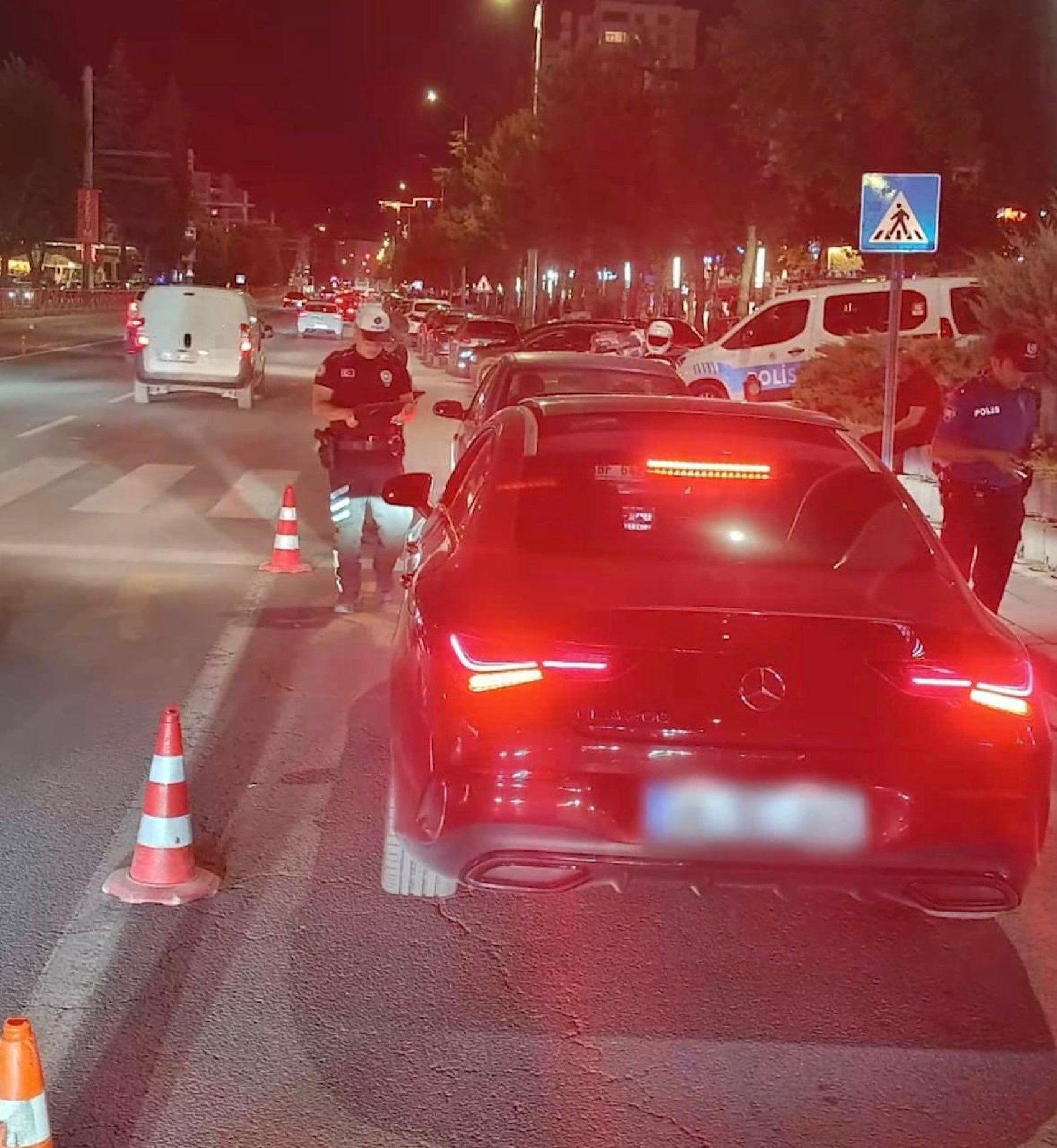 Ehliyetine el konulduğu halde direksiyon başına geçen 174 sürücüye 34 milyon 800 bin TL ceza