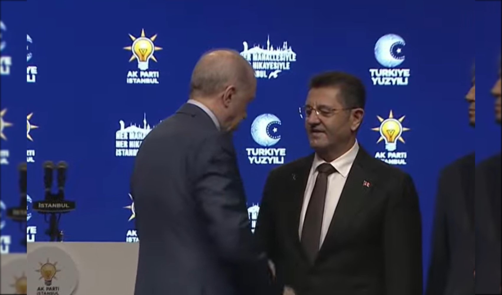 CHP’den AKP’ye geçen üç başkan ilk kez AKP toplantısında...