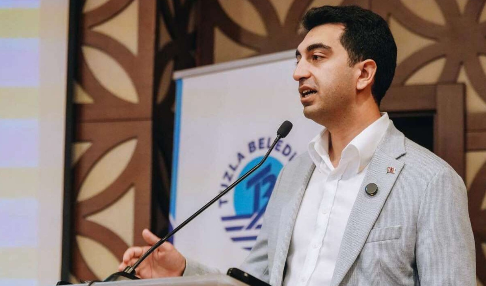 Özgür Özel'den çarpıcı iddia: 'Ya hapis ya AKP seçeneği'