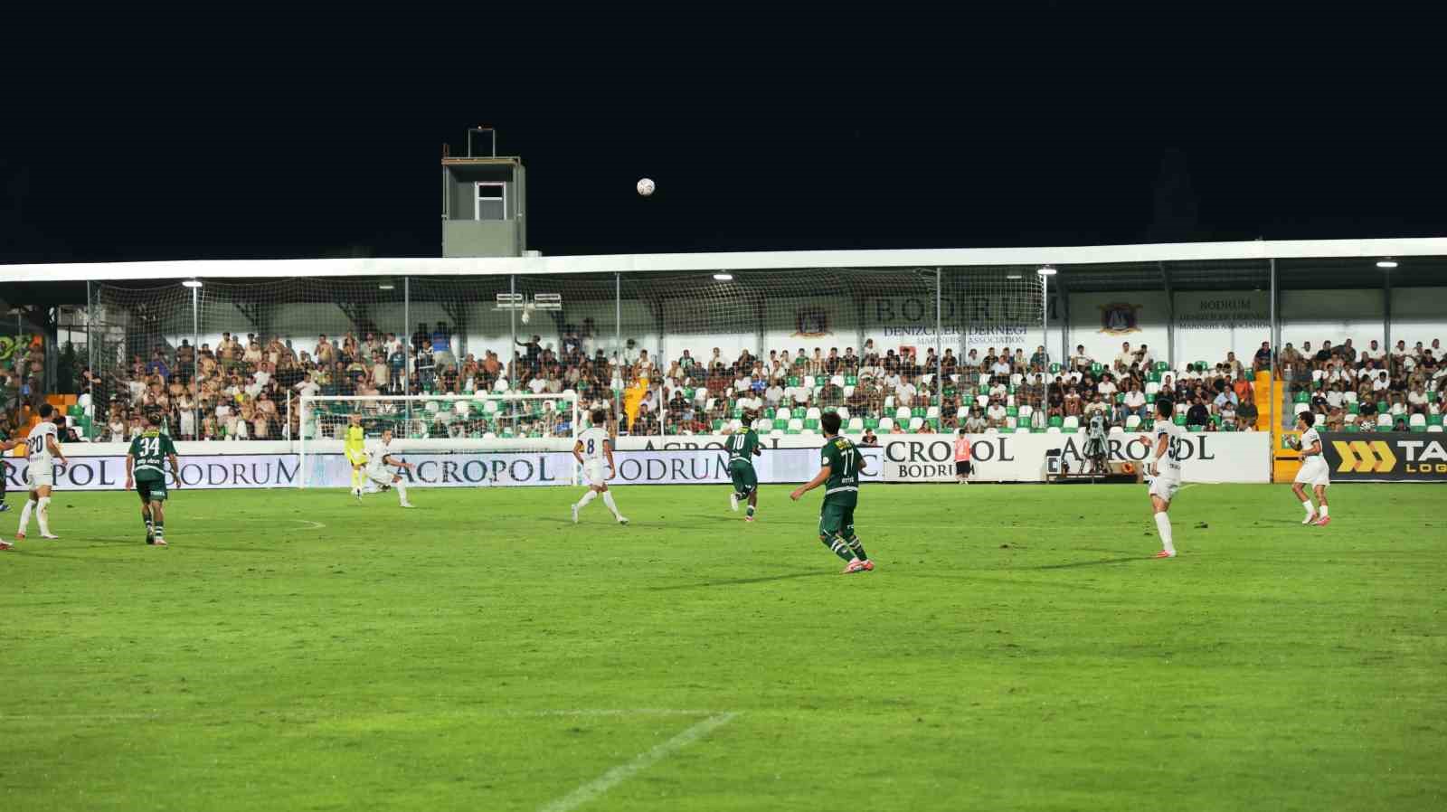 Bodrum İlçe Stadı’nda oynanan Bodrum FK-Bursaspor maçından geniş açı görüntü.