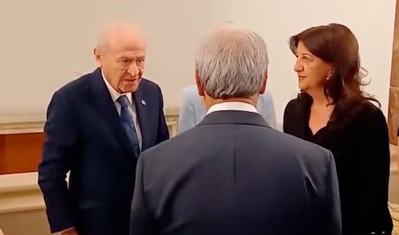 Bahçeli ile DEM Parti arasında samimi selamlaşma