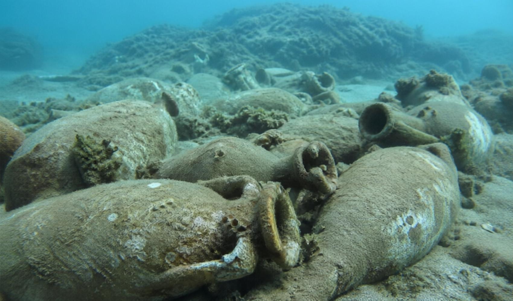 Trovato un relitto romano di 2.000 anni fa al largo della Sicilia: la nave carica di anfore è riemersa