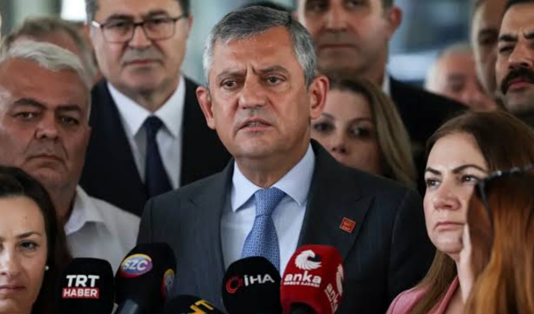Özgür Özel'in 'Evet' kararı sonrası destekçilerden büyük kopuş: Yeni Parti'de 'çerçeve yasa' çatlağı