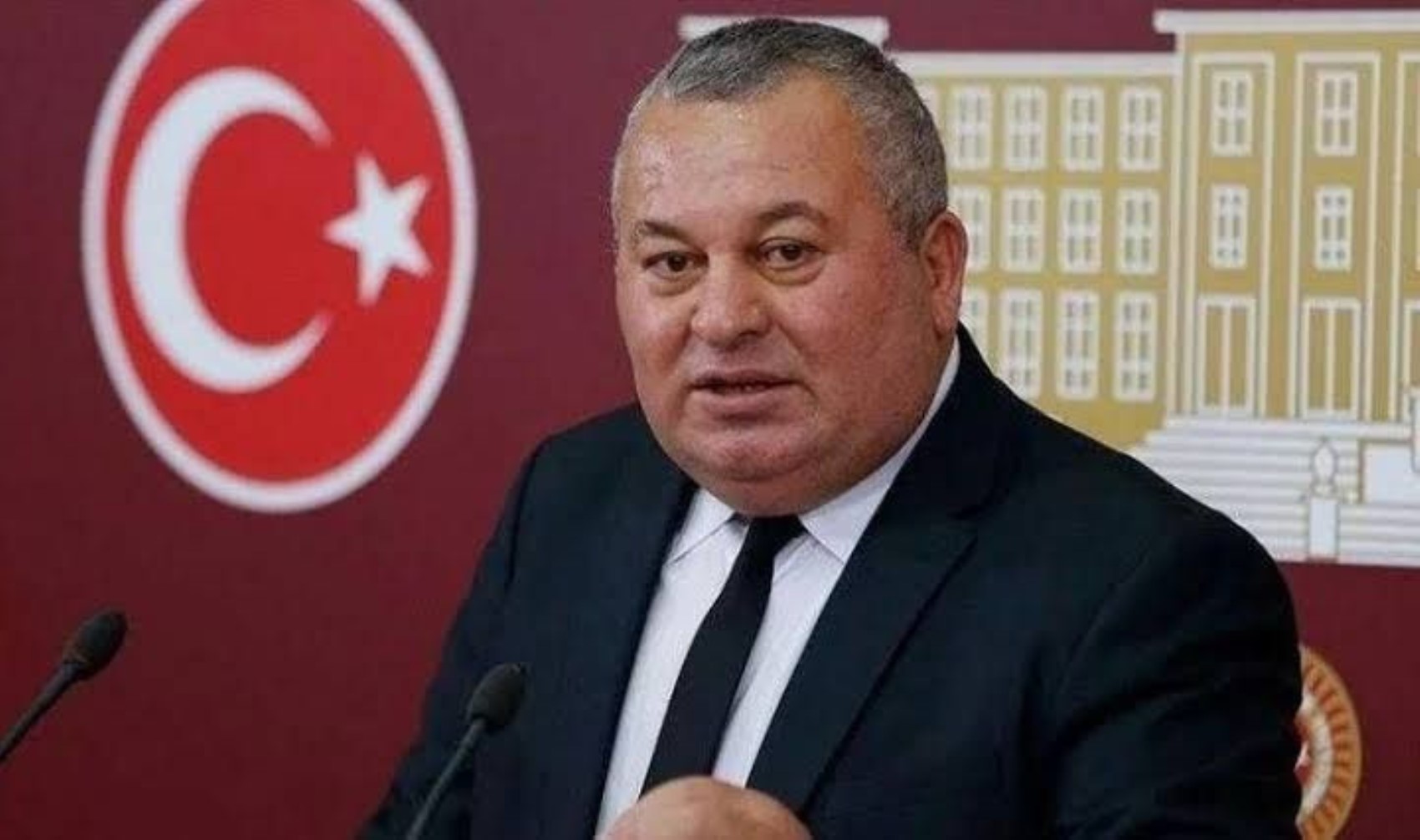 Özgür Özel'in partisinde büyük fire: YENİ Parti'de çerçeve yasaya 'hayır' diyen milletvekilleri belli oldu