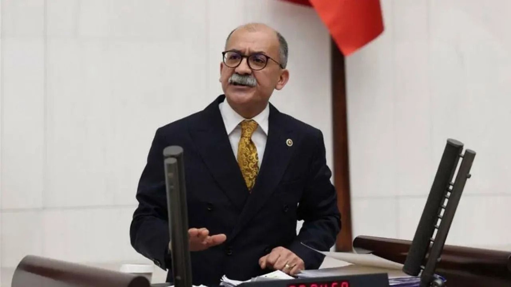 Özgür Özel'in partisinde büyük fire: YENİ Parti'de çerçeve yasaya 'hayır' diyen milletvekilleri belli oldu