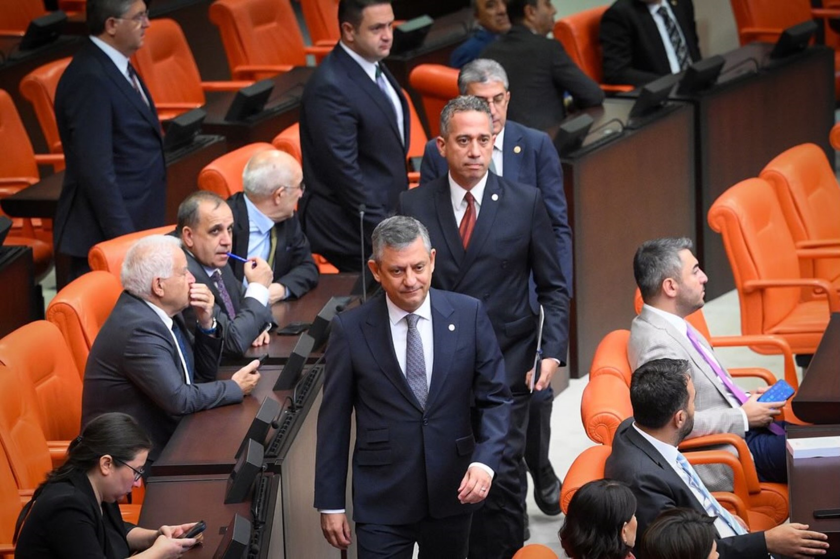 Özgür Özel'in partisinde büyük fire: YENİ Parti'de çerçeve yasaya 'hayır' diyen milletvekilleri belli oldu