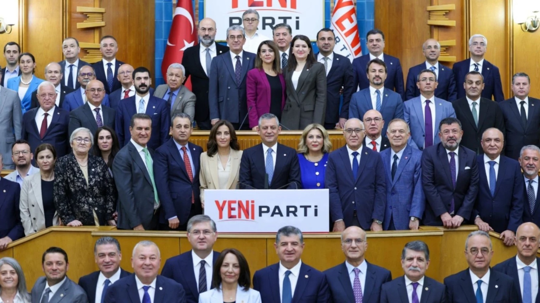 Özgür Özel'in partisinde büyük fire: YENİ Parti'de çerçeve yasaya 'hayır' diyen milletvekilleri belli oldu