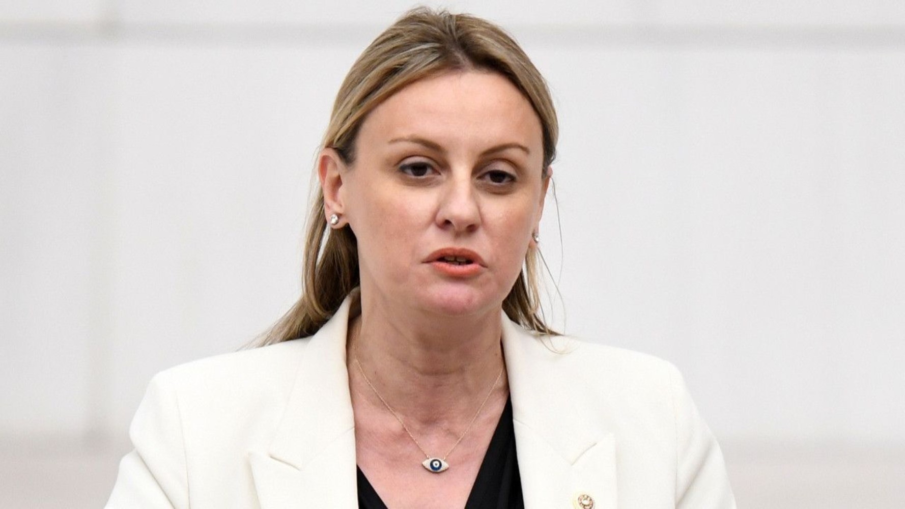 Özgür Özel'in partisinde büyük fire: YENİ Parti'de çerçeve yasaya 'hayır' diyen milletvekilleri belli oldu