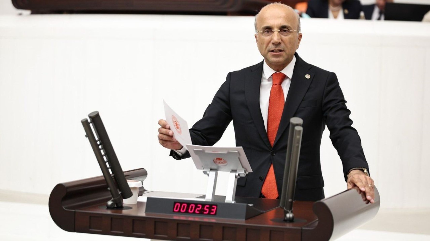 Özgür Özel'in partisinde büyük fire: YENİ Parti'de çerçeve yasaya 'hayır' diyen milletvekilleri belli oldu