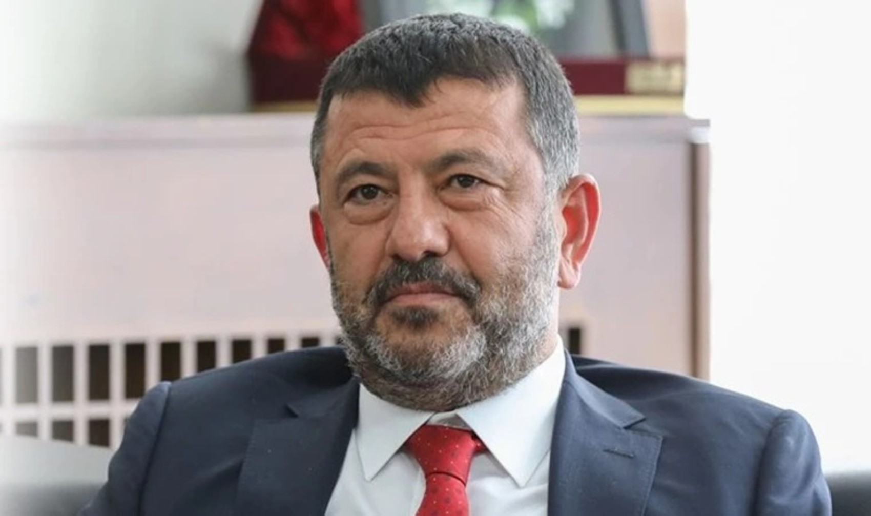 Özgür Özel'in partisinde büyük fire: YENİ Parti'de çerçeve yasaya 'hayır' diyen milletvekilleri belli oldu