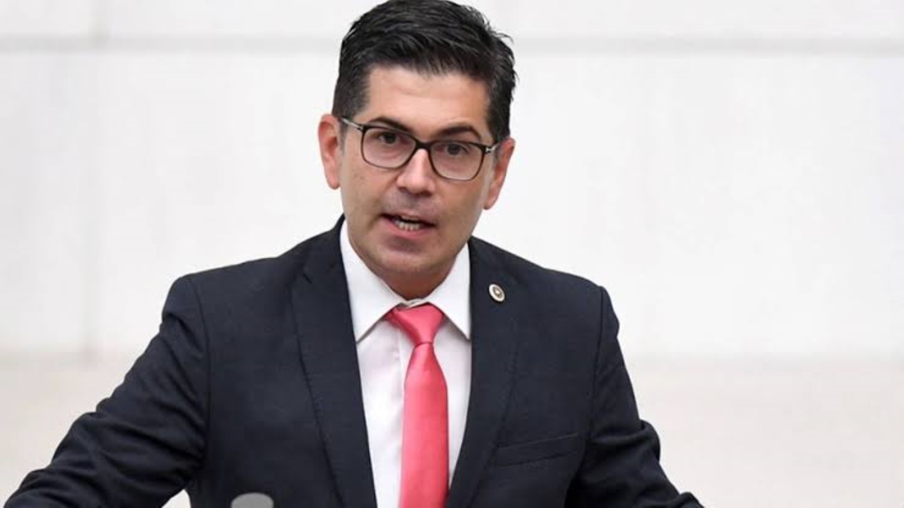 Özgür Özel'in partisinde büyük fire: YENİ Parti'de çerçeve yasaya 'hayır' diyen milletvekilleri belli oldu