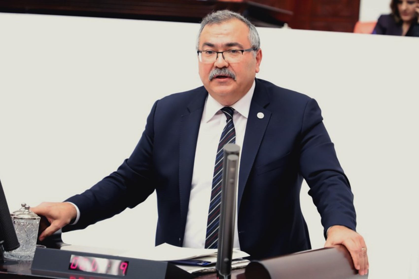 Özgür Özel'in partisinde büyük fire: YENİ Parti'de çerçeve yasaya 'hayır' diyen milletvekilleri belli oldu