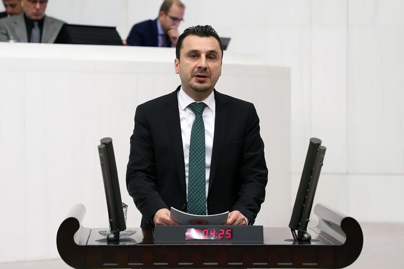Özgür Özel'in partisinde büyük fire: YENİ Parti'de çerçeve yasaya 'hayır' diyen milletvekilleri belli oldu