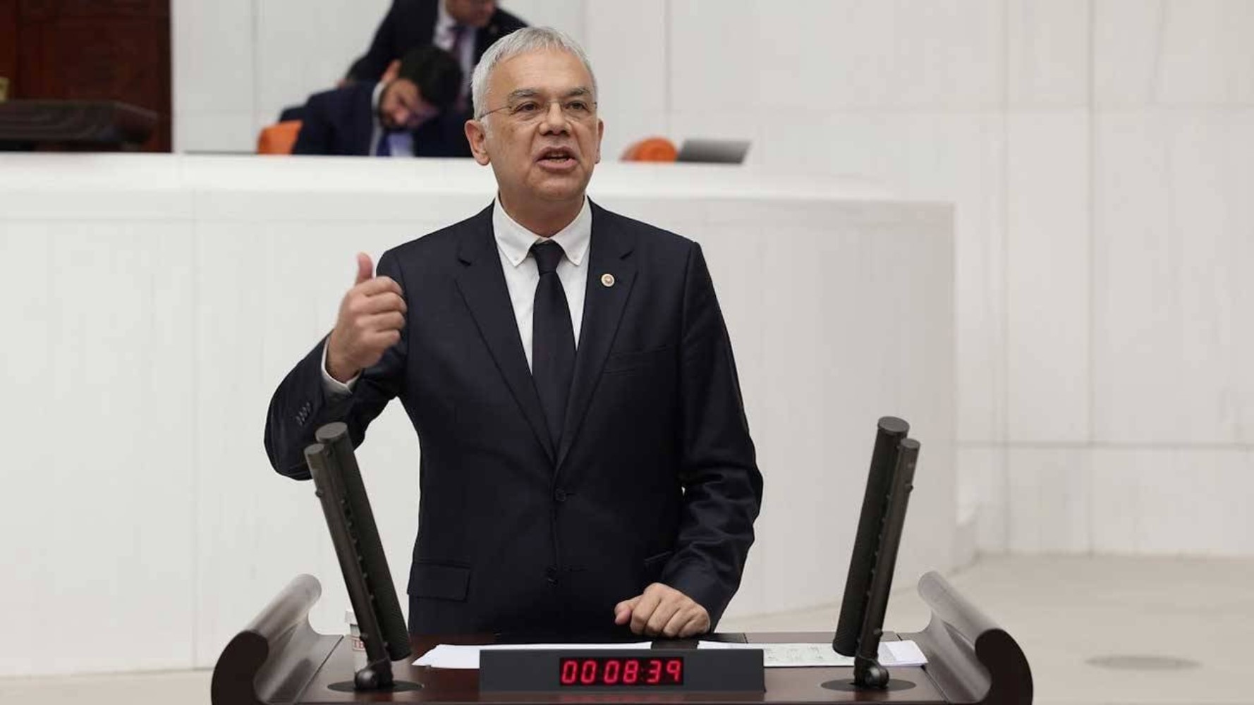 Özgür Özel'in partisinde büyük fire: YENİ Parti'de çerçeve yasaya 'hayır' diyen milletvekilleri belli oldu