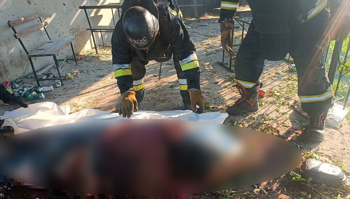 Saldırının ardından olay yerinde görev yapan acil durum ekipleri.