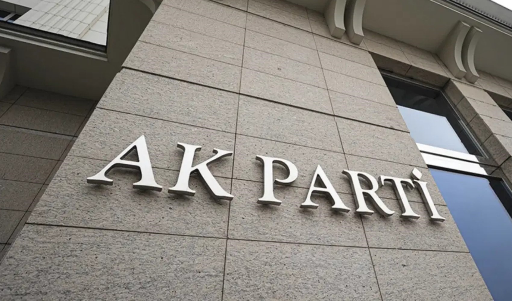 AKP'li isimlerden 'Çerçeve Yasa' tebrikleri: Cumhurbaşkanımız Erdoğan’ın liderliğinde yeni bir aşamaya ulaşmıştır