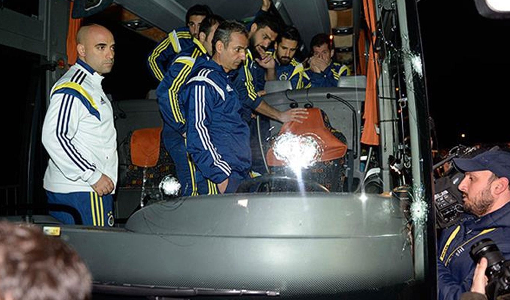 Fenerbahçe otobüsüne silahlı saldırıda 5 gözaltı!