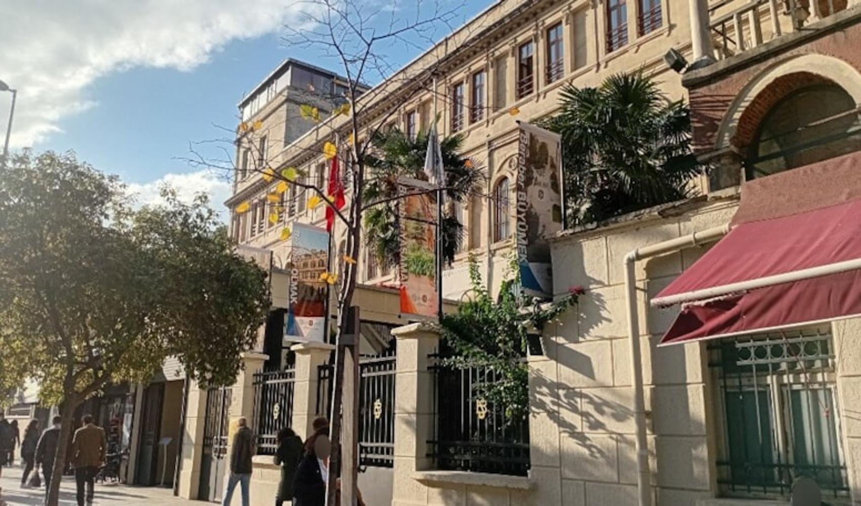 Saint Benoît Lisesi’ne para cezası