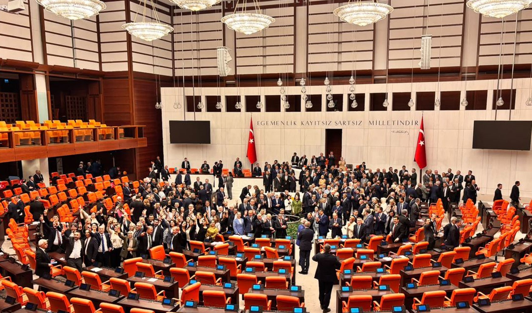 Çerçeve yasa geçti, TBMM tatile girdi