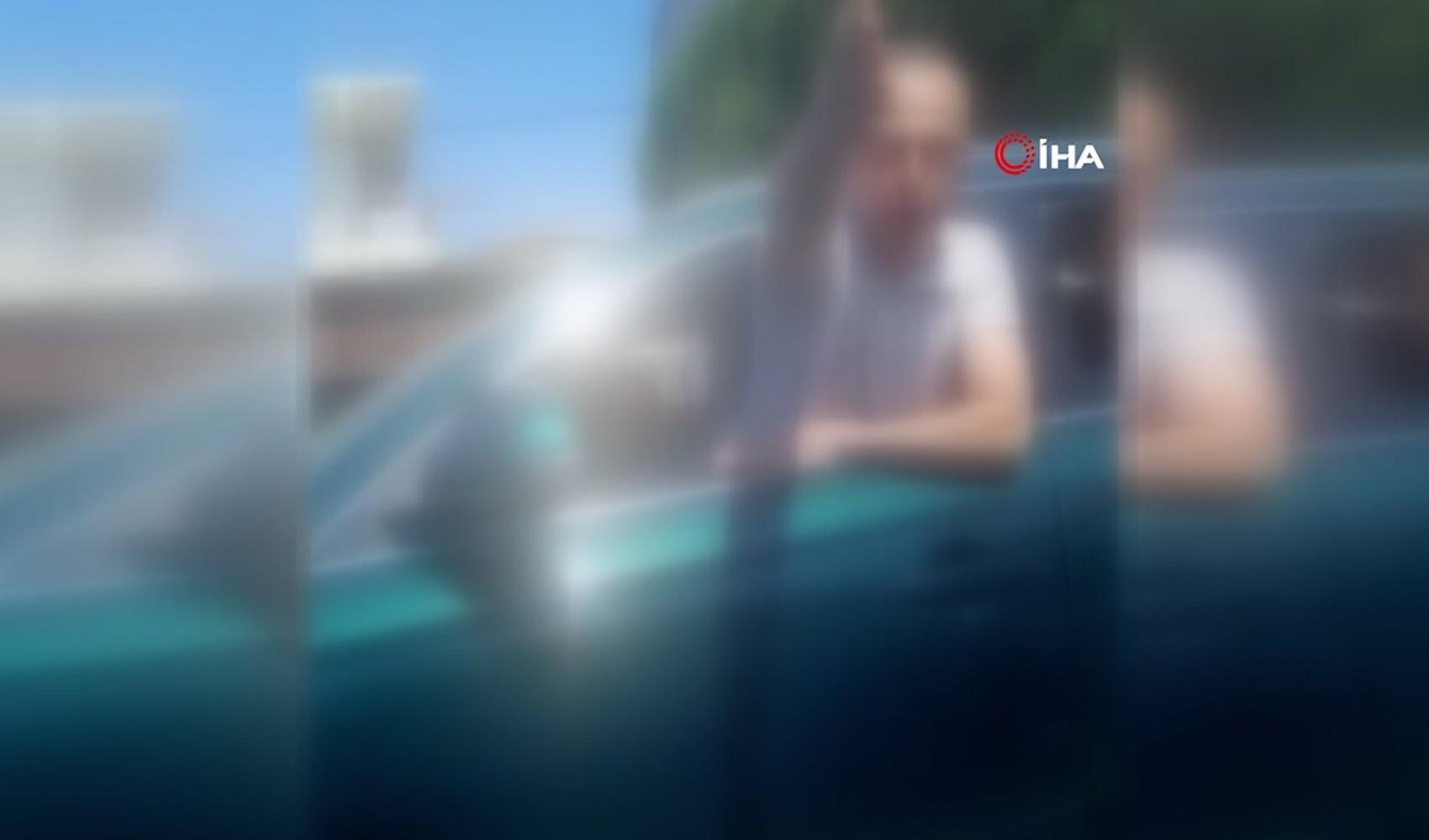 İzmir’de taşlı yol kavgası kamerada